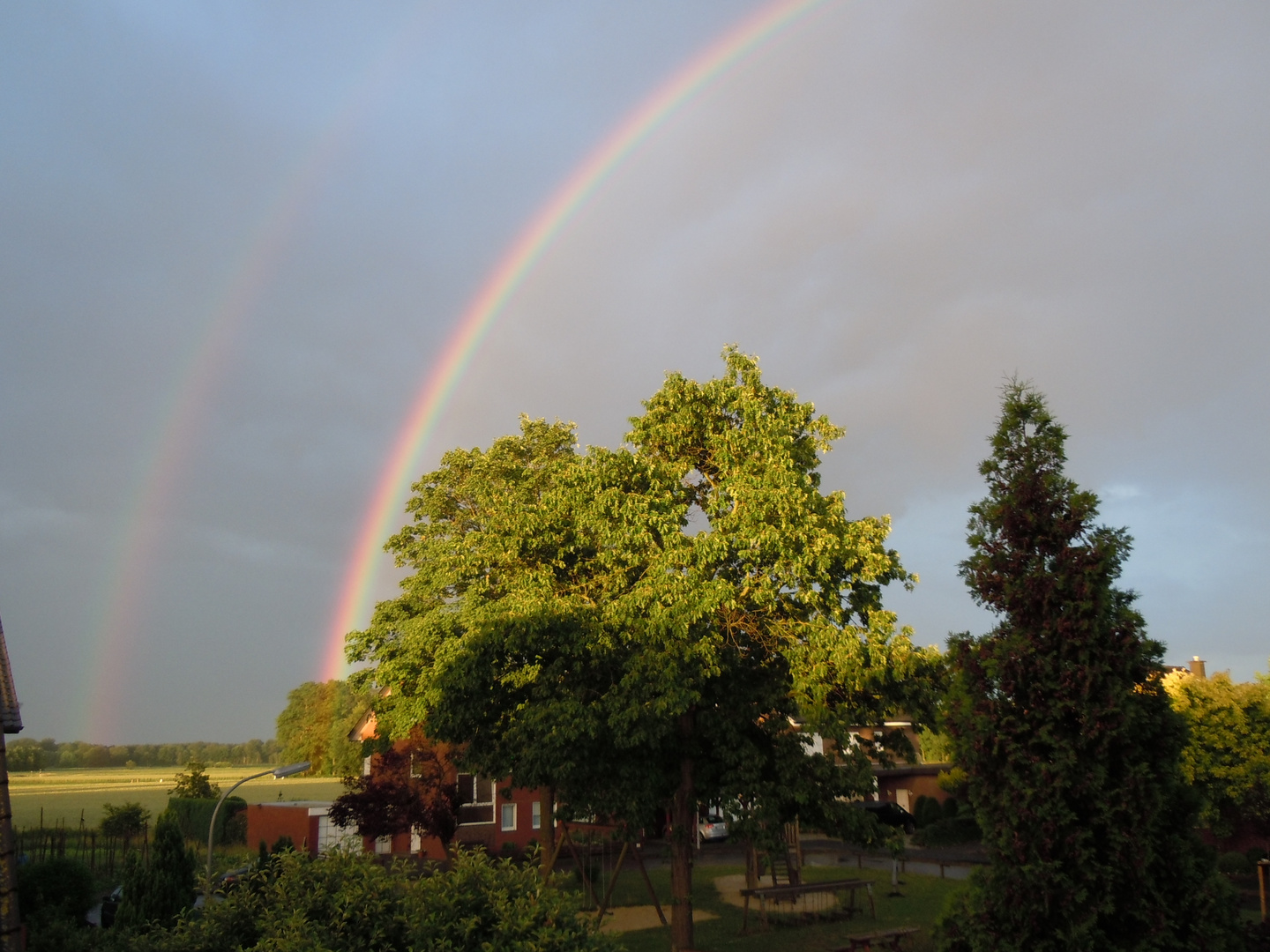 doppelter Regenbogen aus unserem Fenster