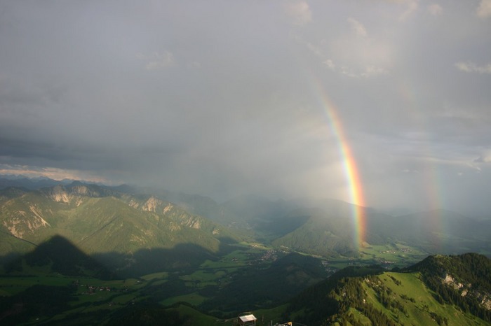 Doppelter Regenbogen mit Wendelsteinschatten