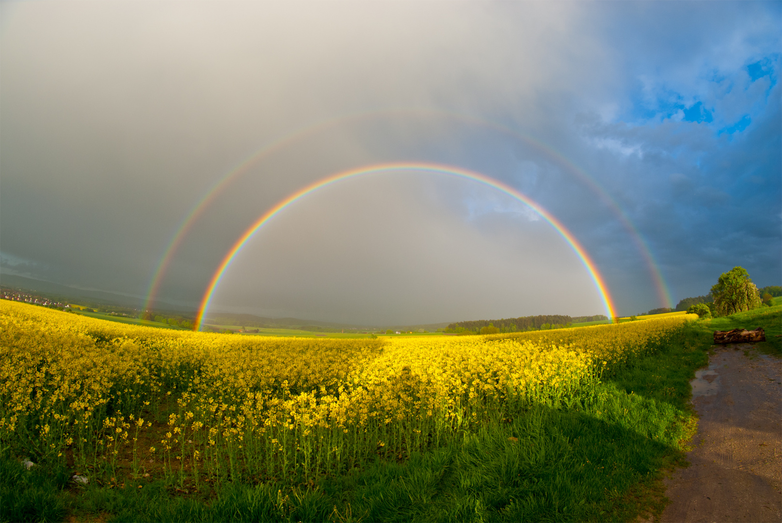 Doppelter Regenbogen über dem Schwabachtal