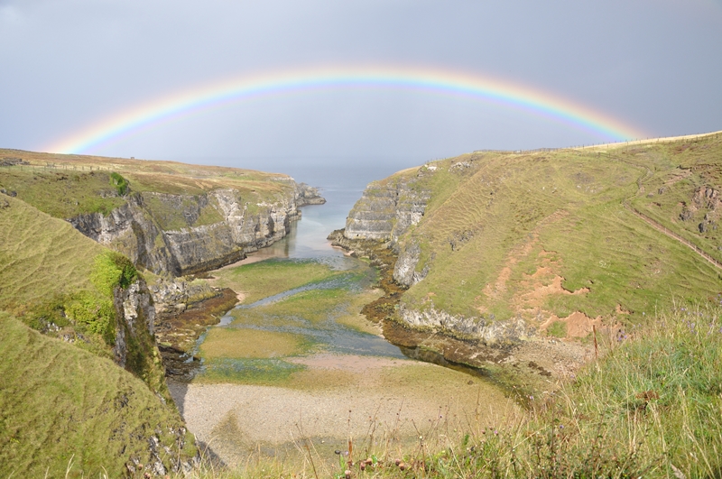 Doppelter Regenbogen über Smoo Cave