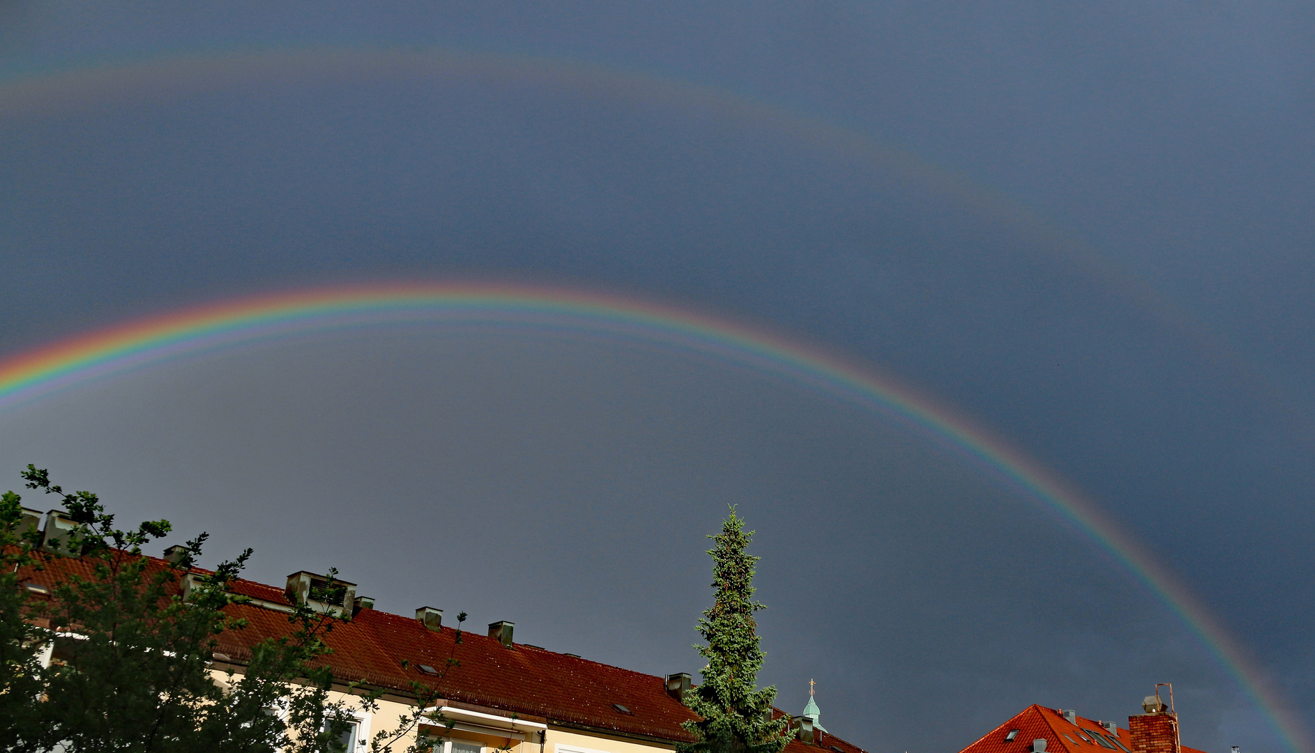 Doppelter Regenbogen über Untergiesing, München Foto ...