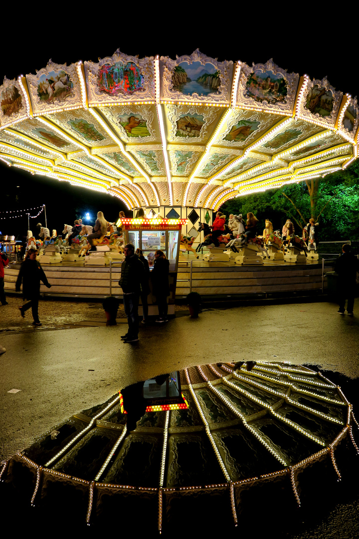 doppeltes Karussell auf dem Nürnberger Volksfest....