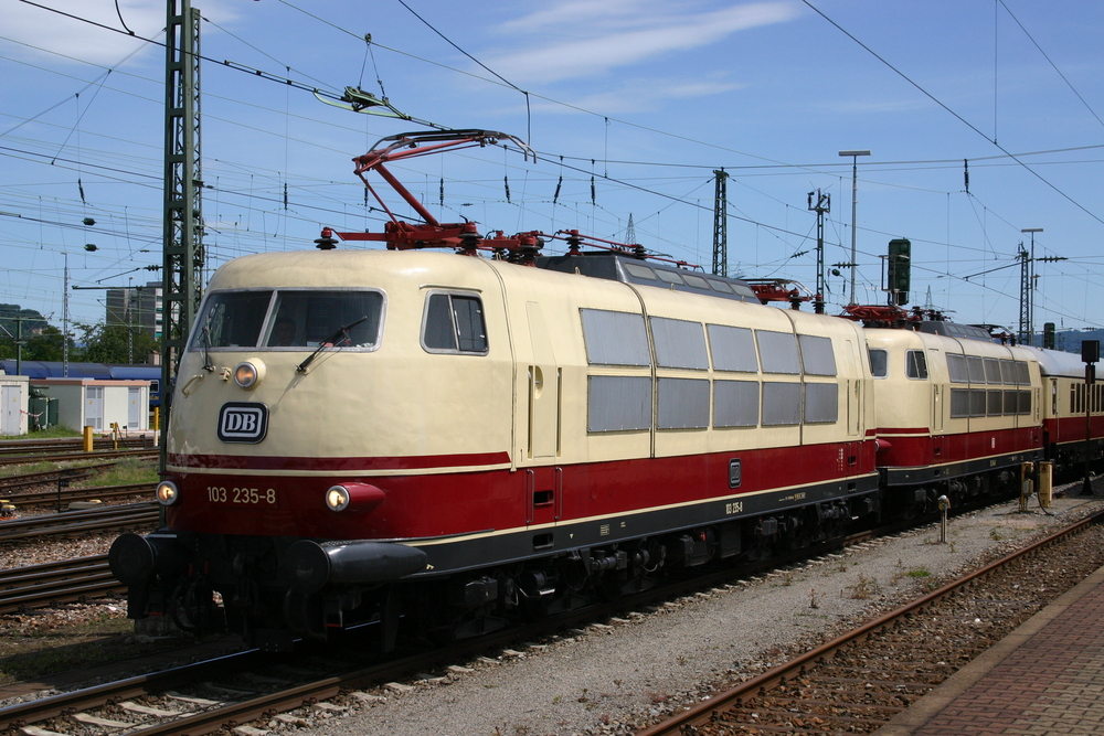 Doppeltraktion DB BR 103 mit Rheingold-Sonderzug