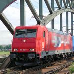 Doppeltraktion der Baureihe 185 auf der Kölner Südbrücke