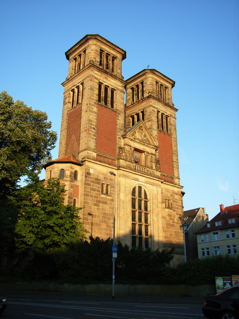 Doppelturmfassade der historistischen Antoniuskirche in Münster