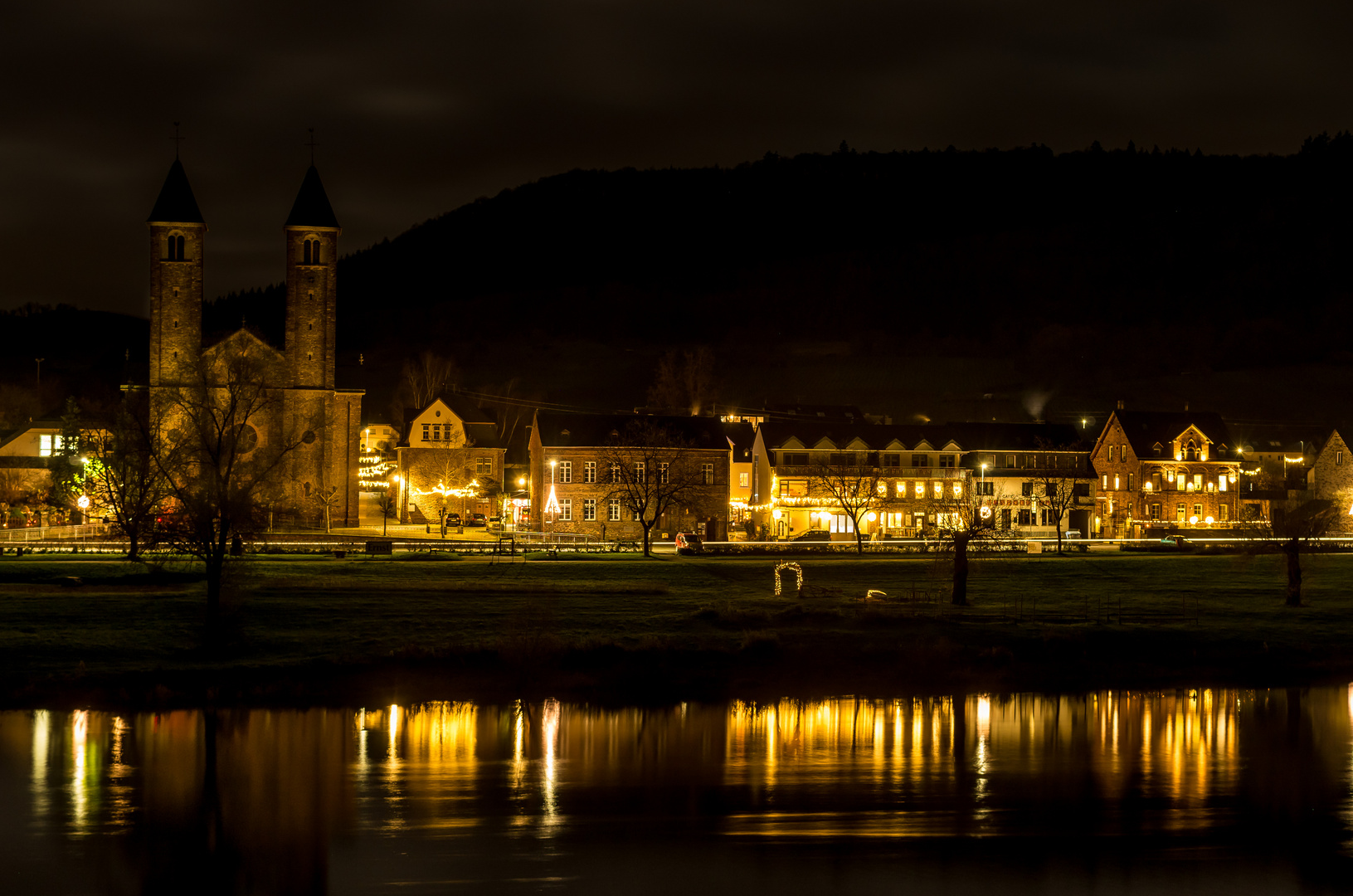 Doppelturmkirche Ernst/ Mosel Dezember 2019