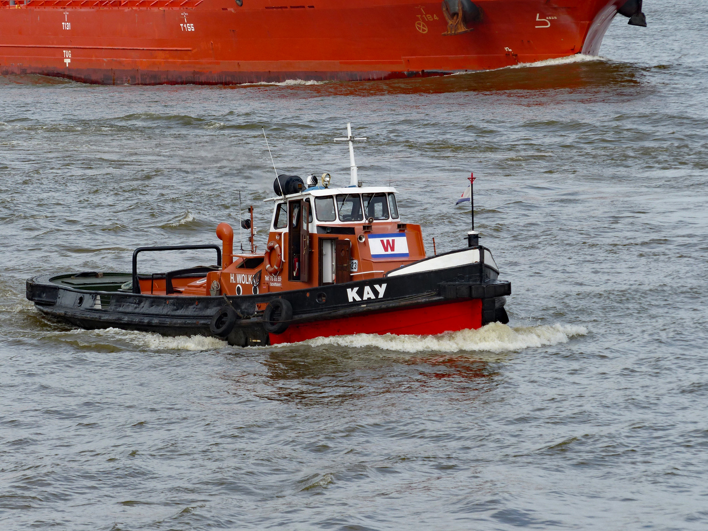 "Dor kümmt en lütt Ship...."  -  Schlepper Kay