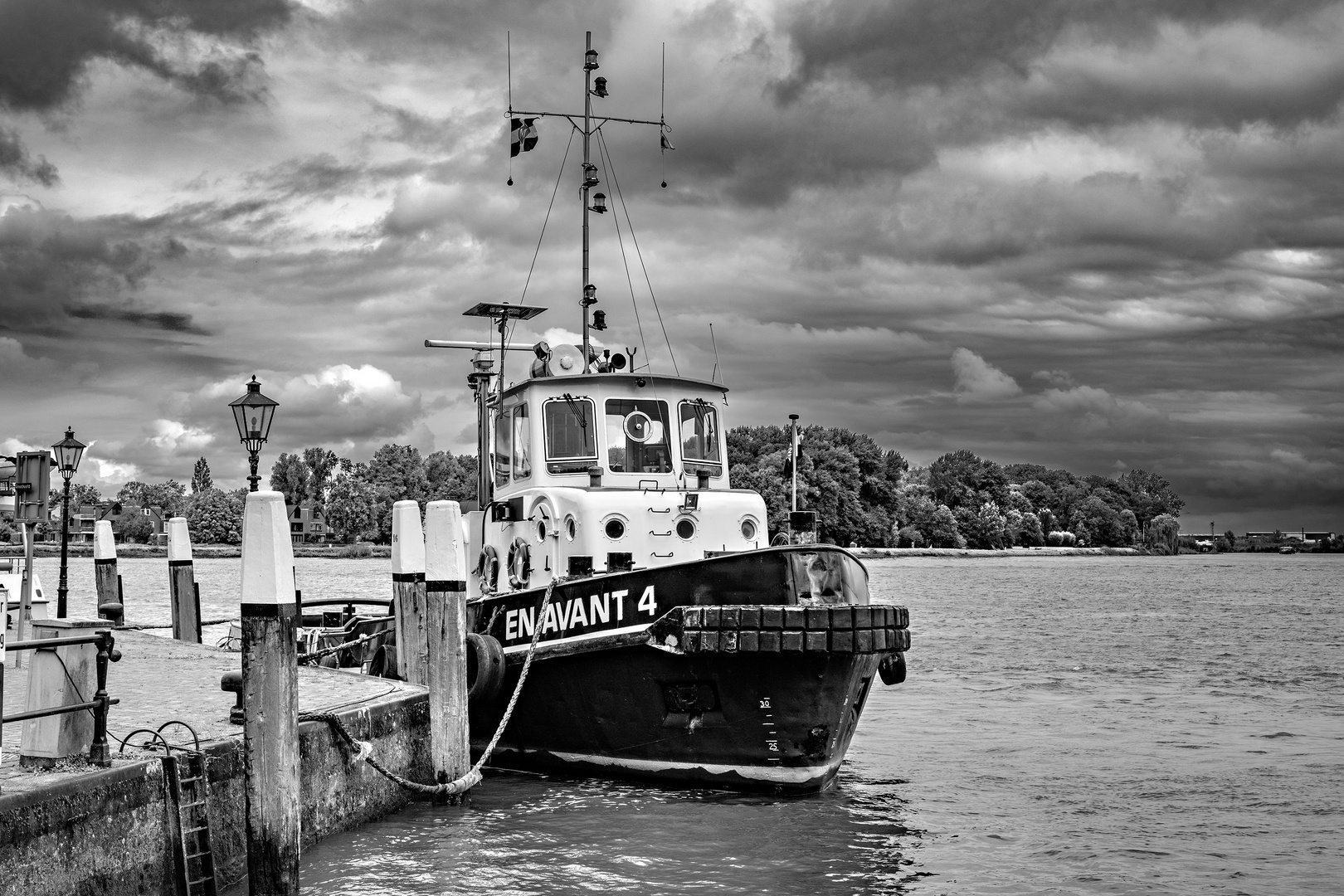  Dordrecht - Schlepper am Hafen 