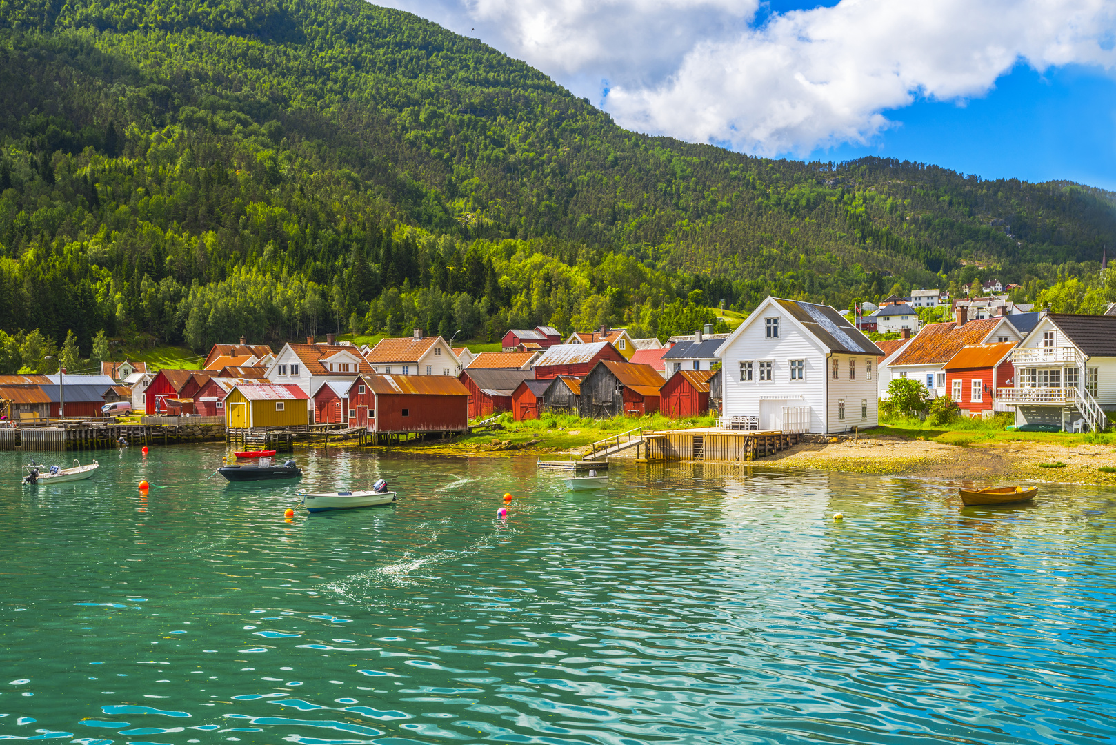 Dorf am Fjord