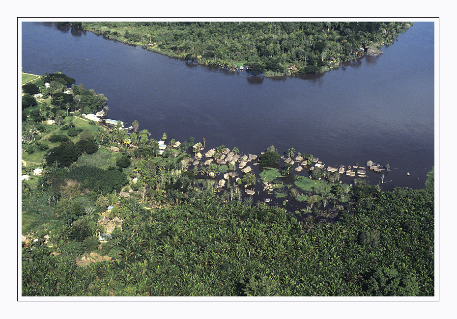 Dorf am Sepik-River