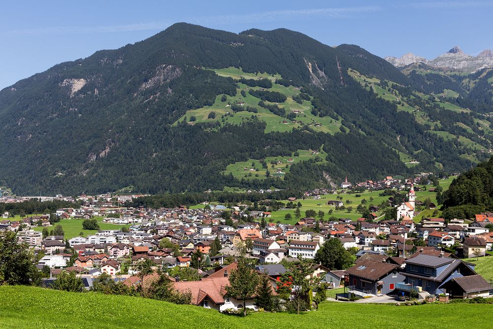 Dorf am Waldrand