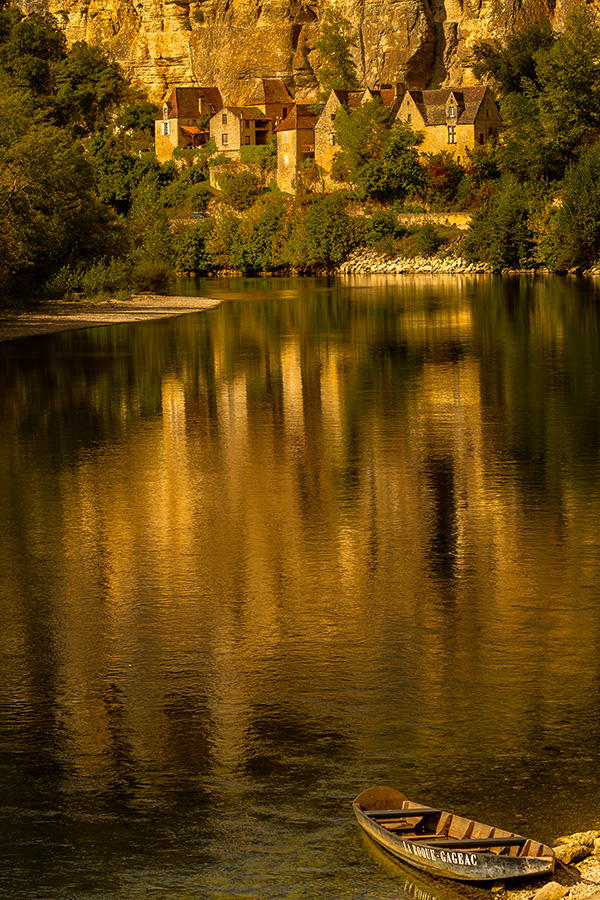 Dorf an der Dordogne