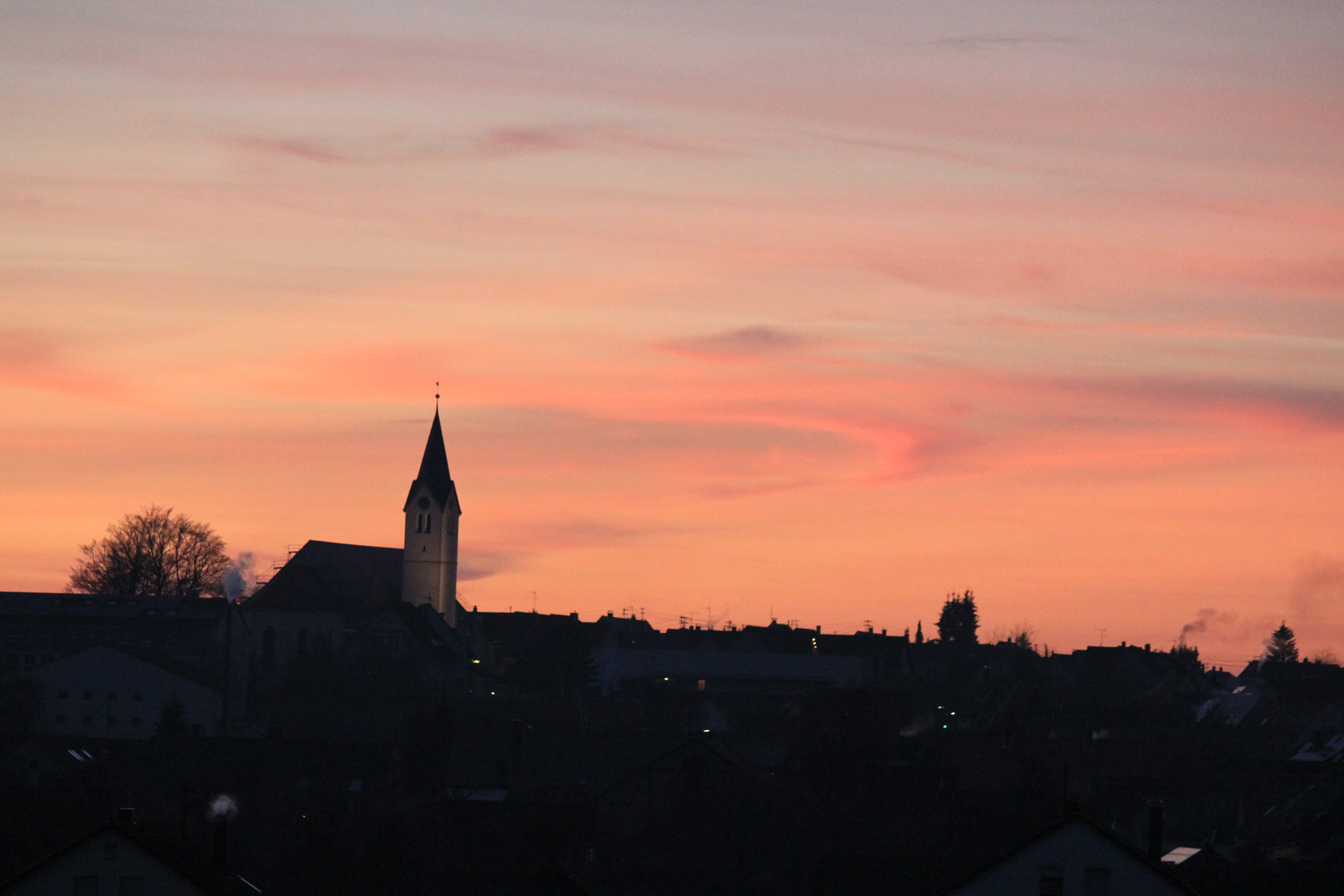 Dorf an einem Novemberabend