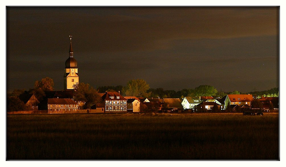 Dorf bei Nacht