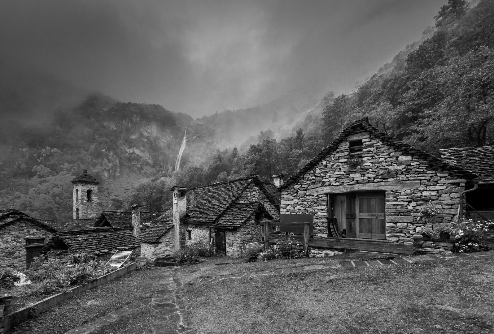  Dorf Foroglio im Bavonatal.