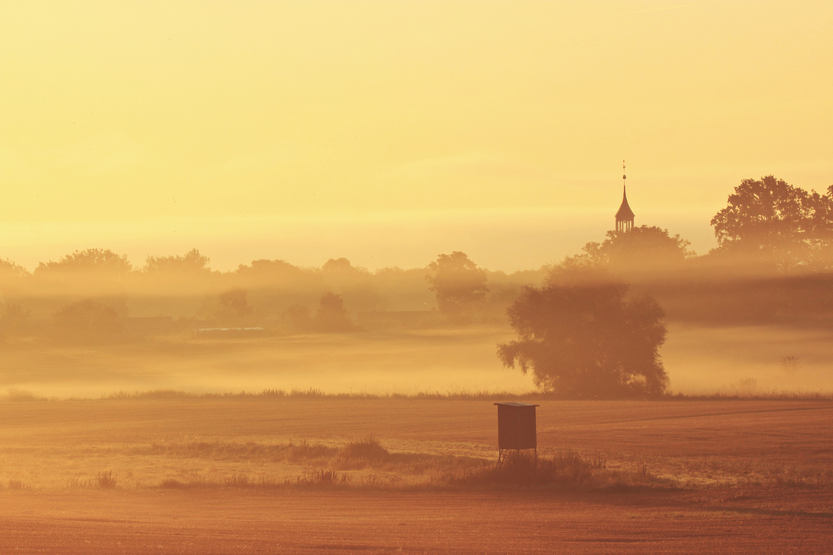 Dorf im  Morgenlicht