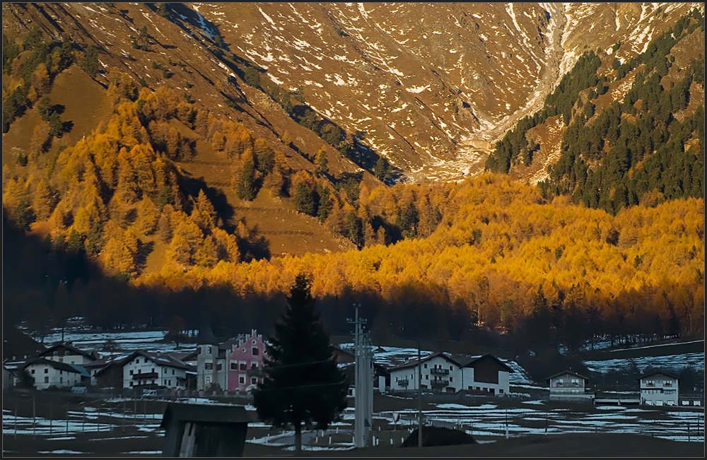 Dorf im Schatten