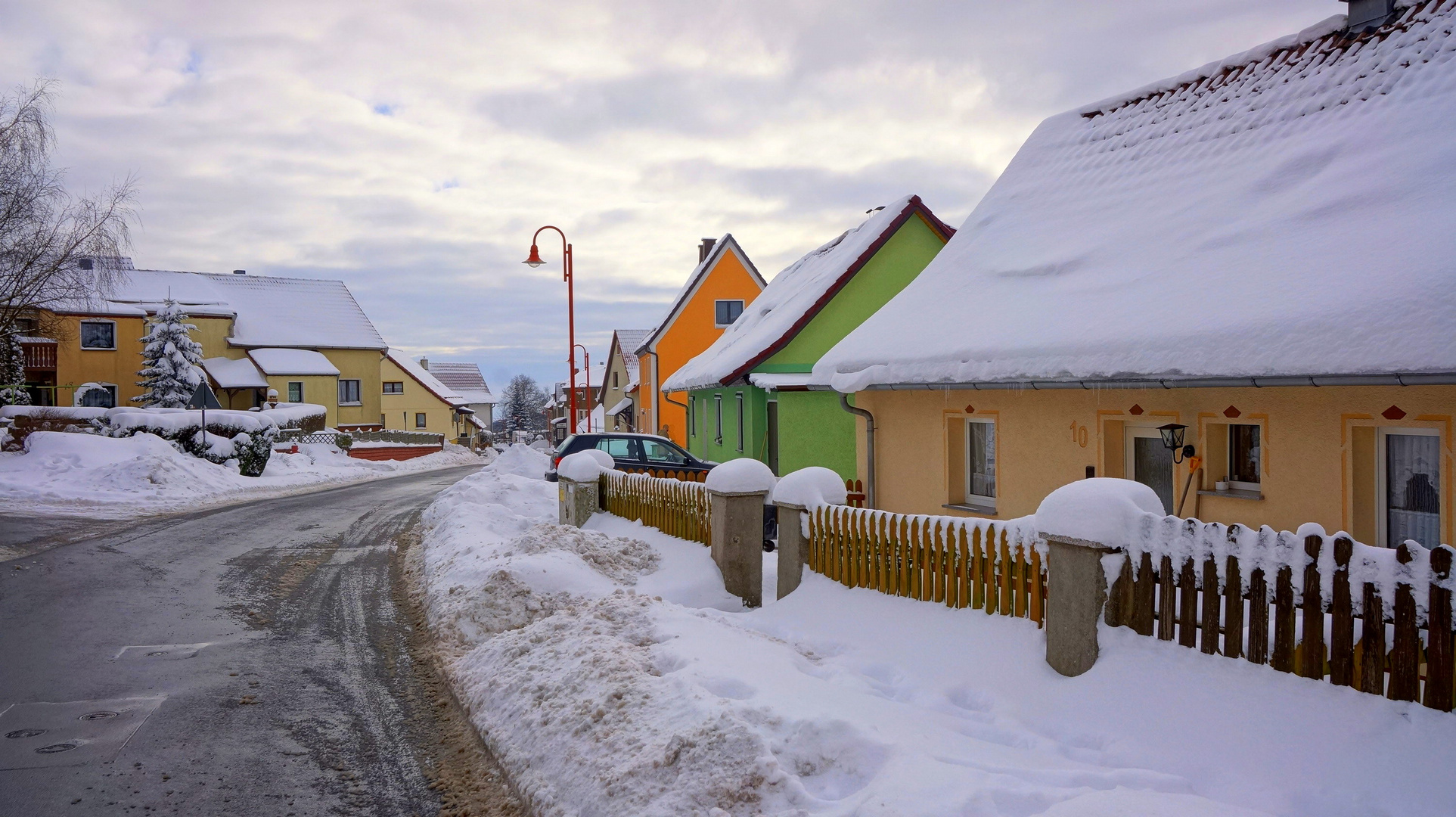 Dorf im Schnee (un pueblo totalmiente cubierto de nieve)