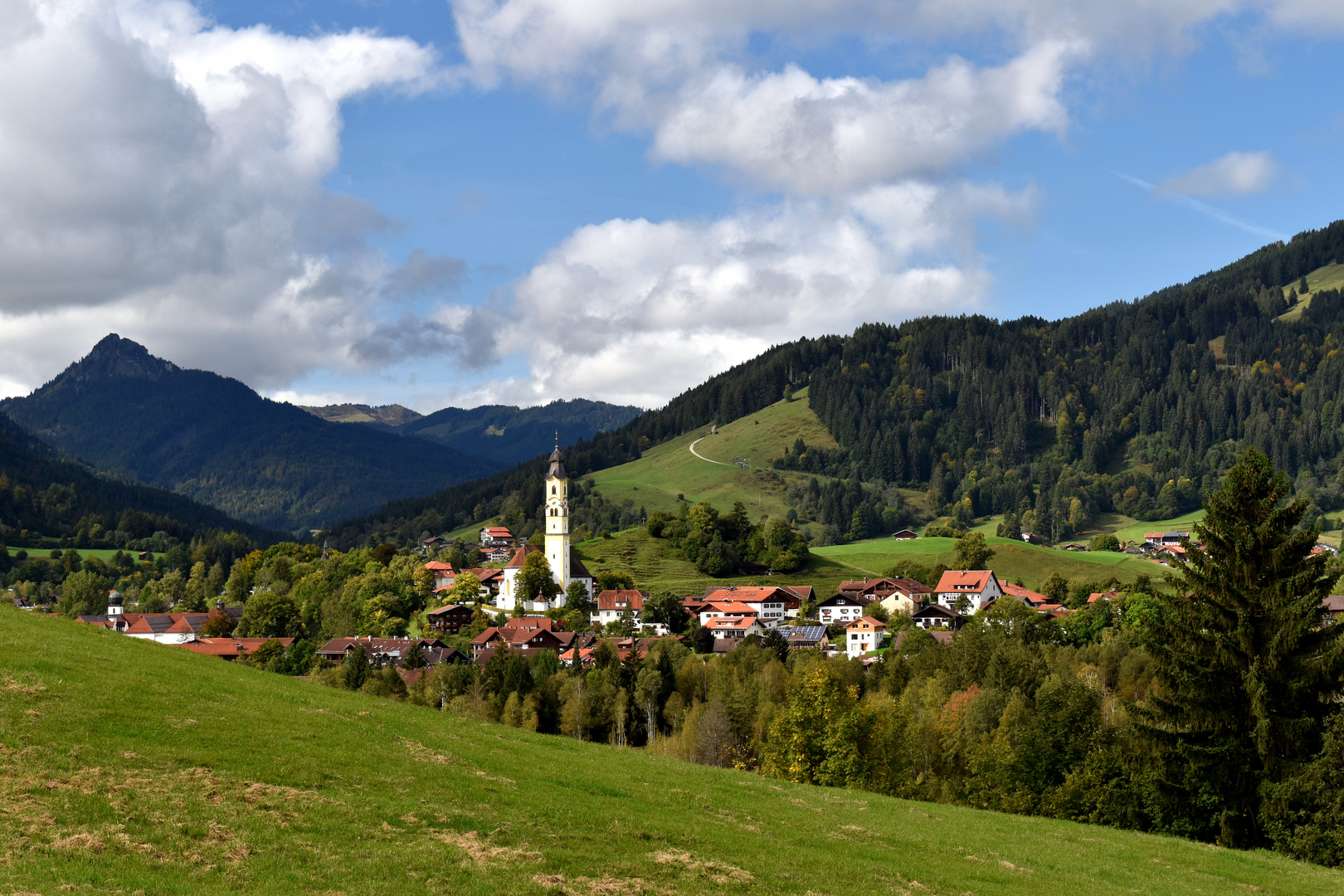 Dorf im Tal