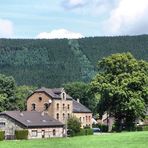 Dorf in den Ardennen