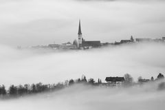 Dorf in den Wolken