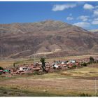 Dorf kurz hinter Cuzco (auf dem Weg zum Altiplano)