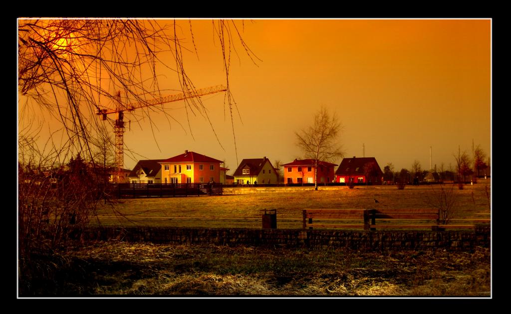 Dorf m Abendsonnenschein