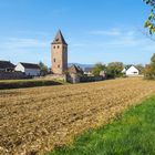 Dorf Niedernai mit Stadtmauer