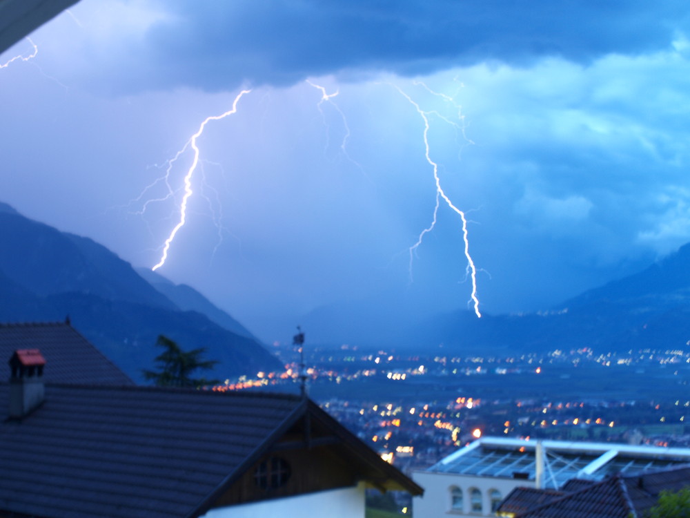 Dorf Tirol Blickrichtung Meran/Bozen Etschtal (6)