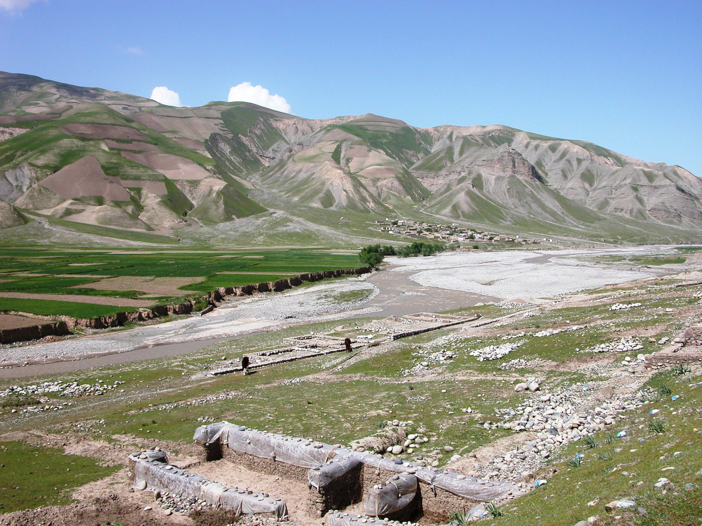 Dorf und Reis- und Weizenfelder in Nord-Afghanistan