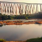 Dorfeingang am Suriname Rivier in der Morgensonne