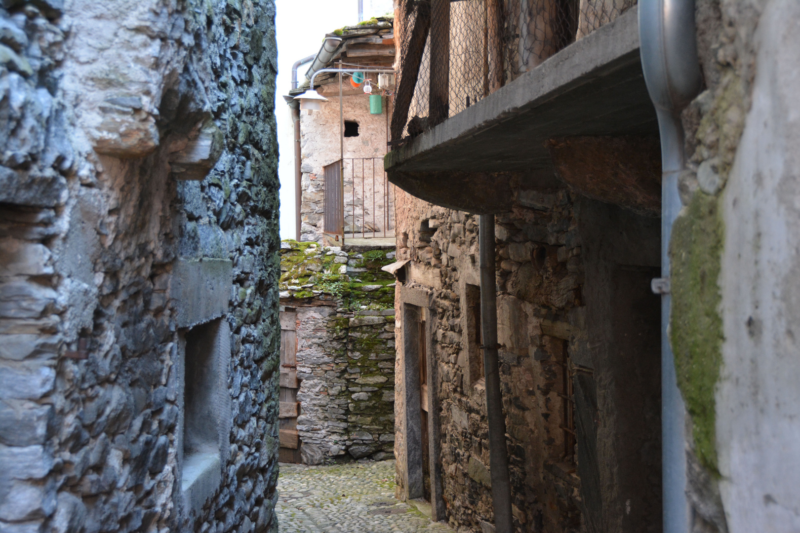 Dorfgasse im Tessin