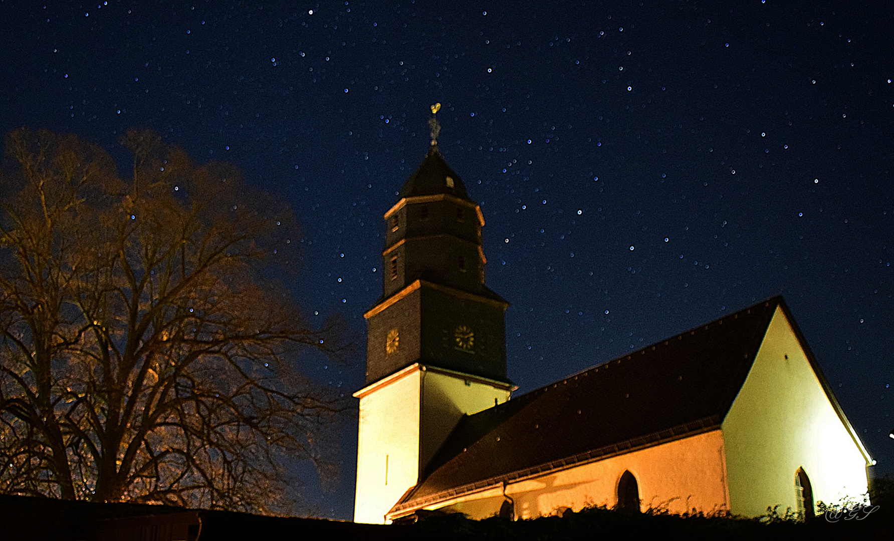 Dorfkirche bei Nacht