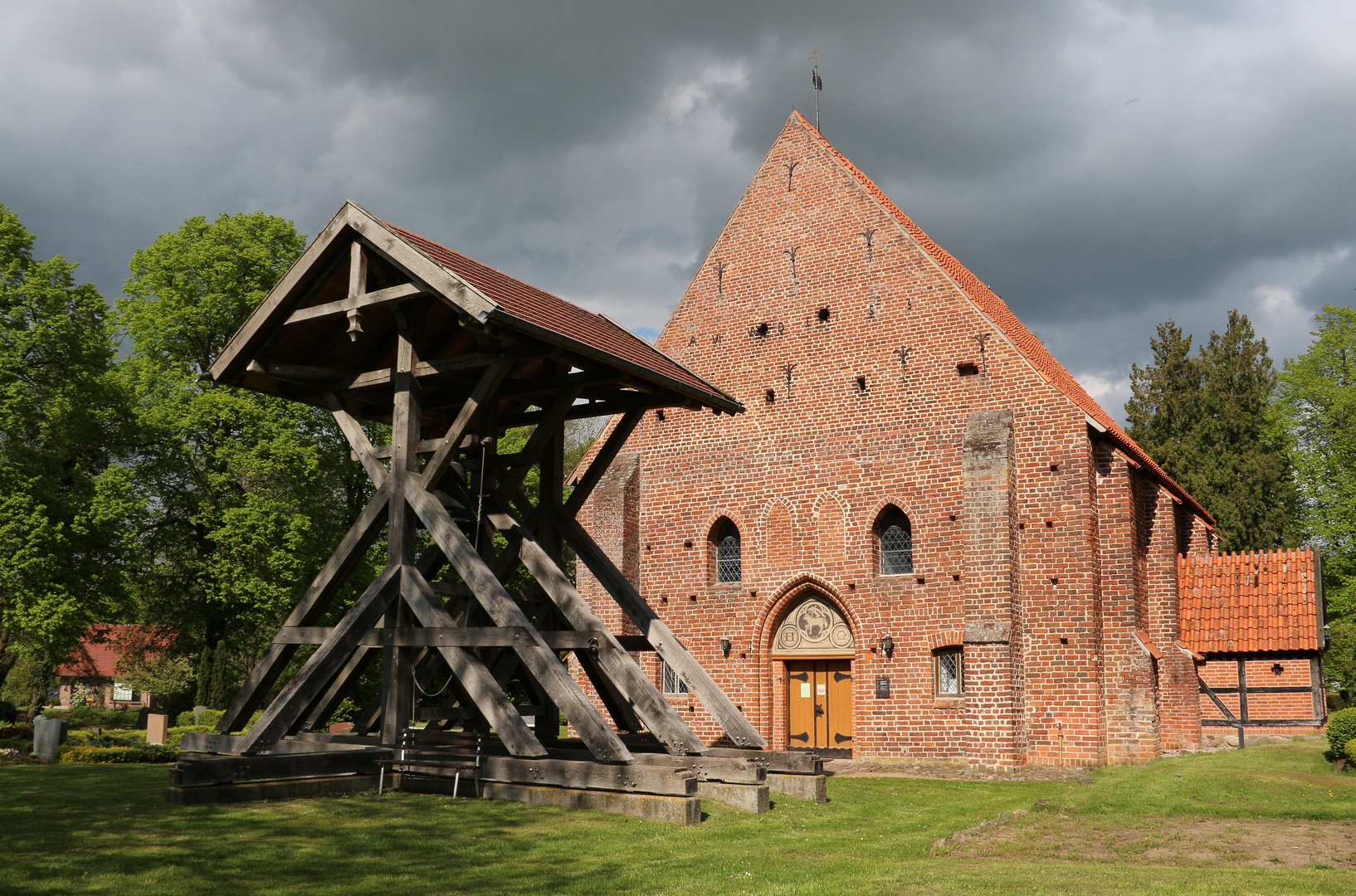 Dorfkirche Groß Tebbow mit Glockenturm