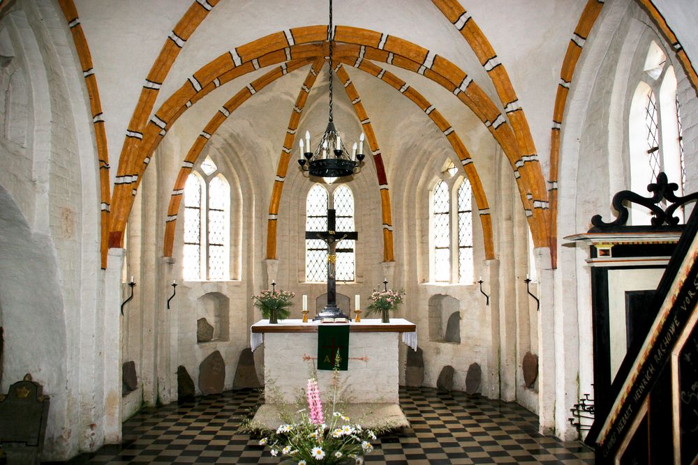 dorfkirche groß zicker (insel rügen)