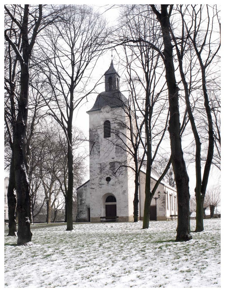 Dorfkirche im Schnee