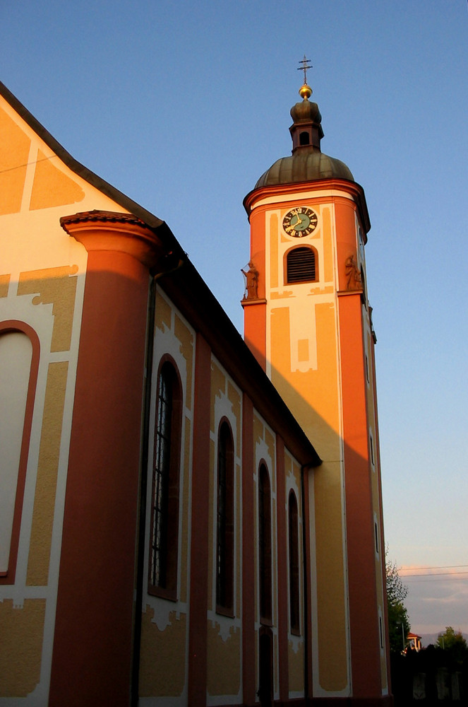 Dorfkirche in der Abendsonne