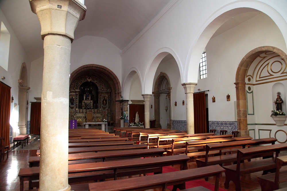 Dorfkirche in der Nähe Faro/ Algarve mit angebauter Knochenkapelle!