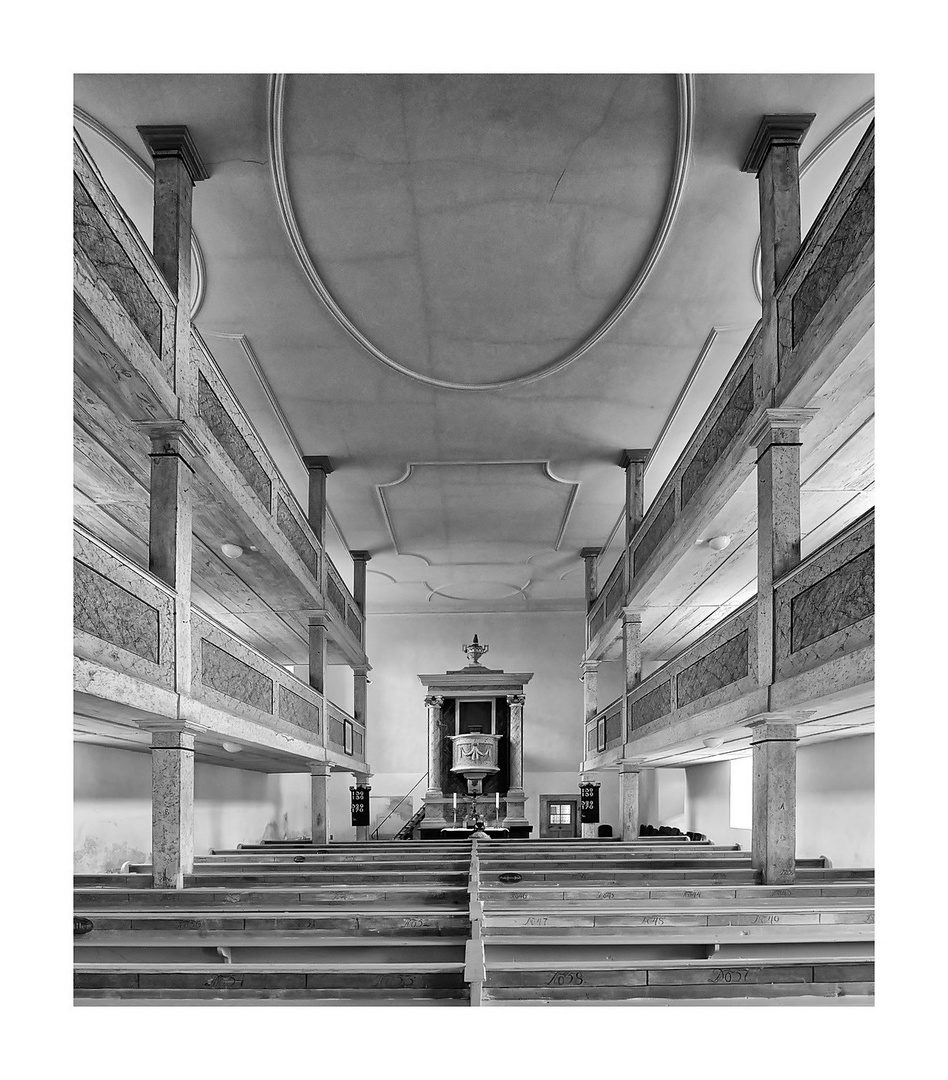 Dorfkirche in Sachsen - Blick zum Altar