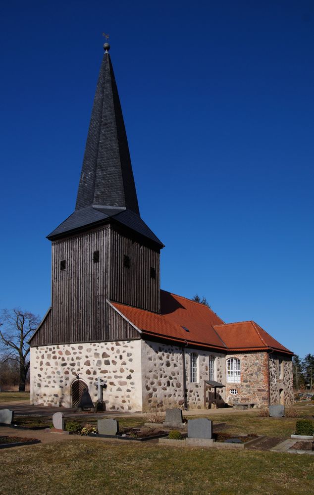 Dorfkirchen (9): Knesebeck-Grablege zu Karwe