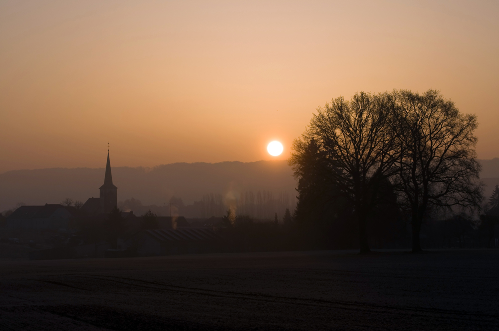 Dorflandschaft im Sonnenaufgang