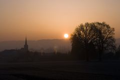 Dorflandschaft im Sonnenaufgang