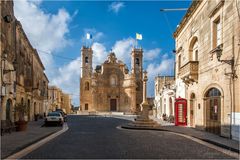 Dorfplatz in Gharb