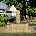 Dorfplatz mit Brunnen