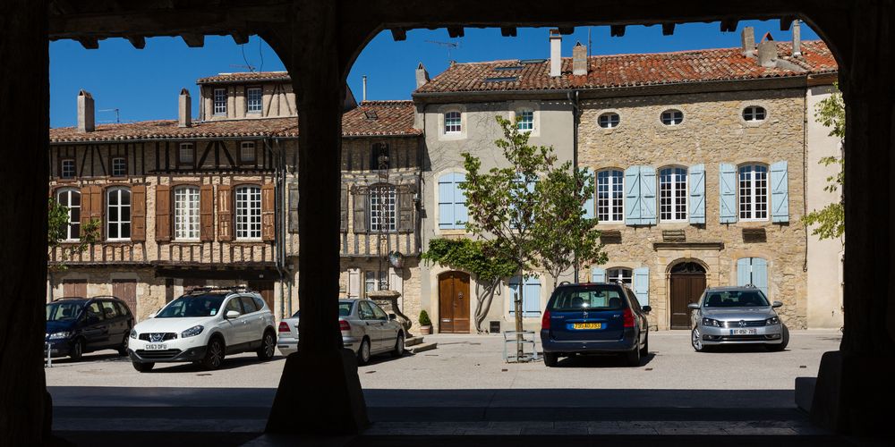 Dorfplatz von Saint-Felix-Lauragais I...