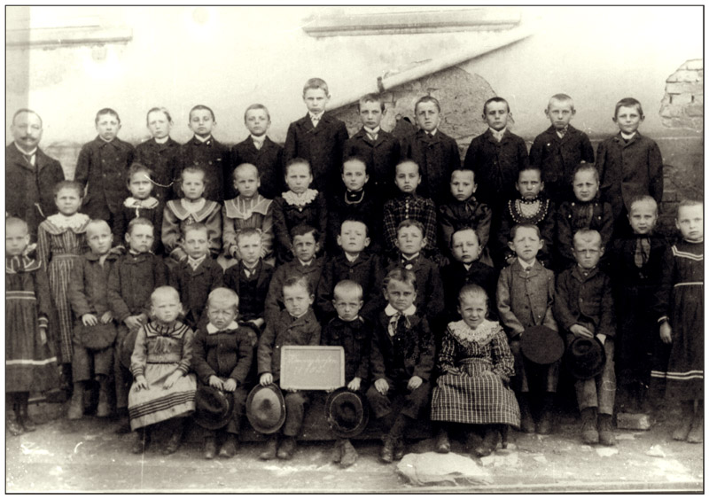 Dorfschulkinder   1903 von  Ute Allendoerfer