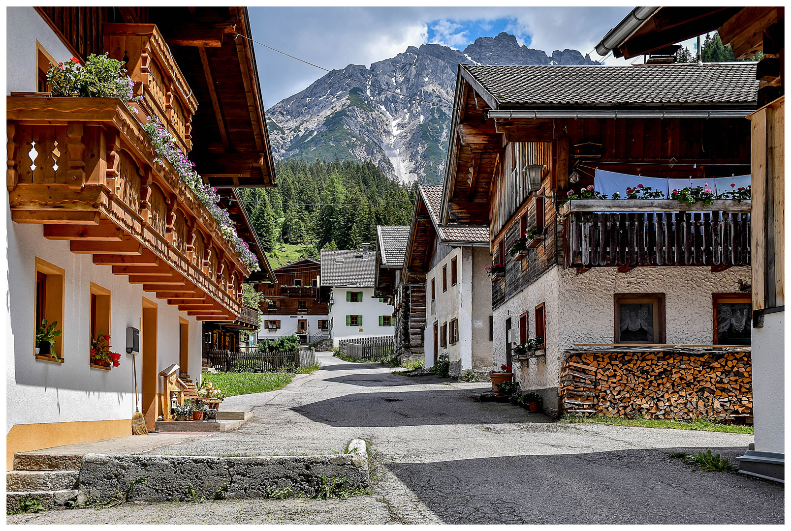 Dorfstrasse in Boden / Tirol (1)