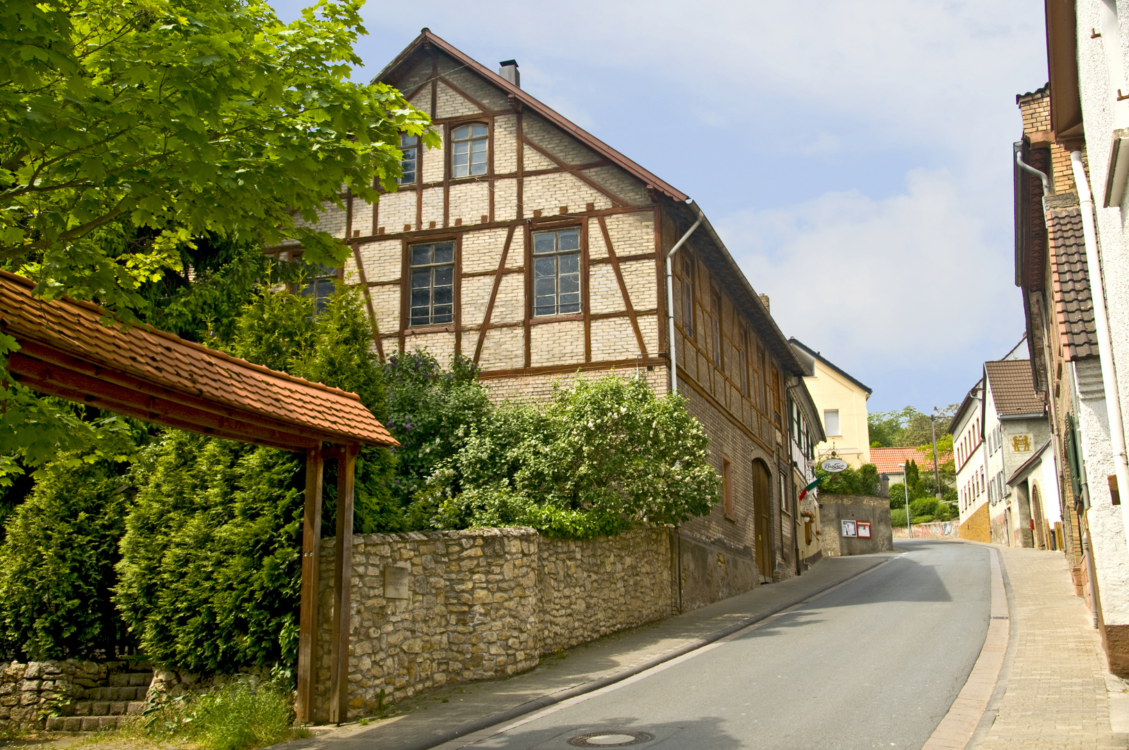 Dorfstrasse in Gau-Bischofsheim