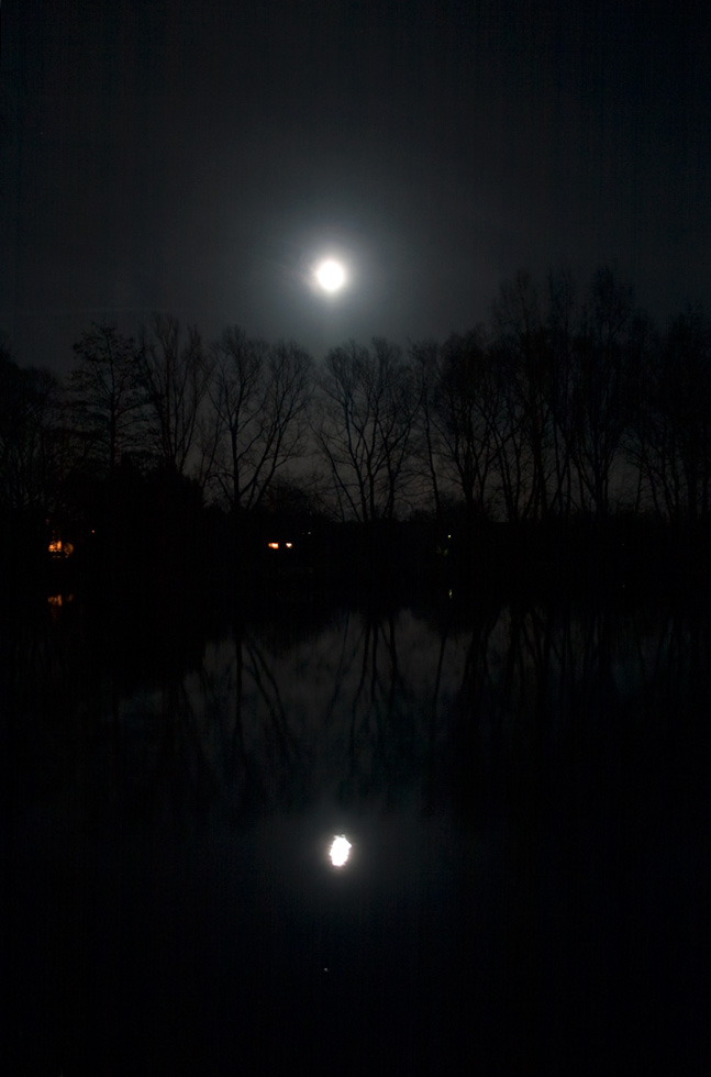 Dorfteich Barrien bei Nacht