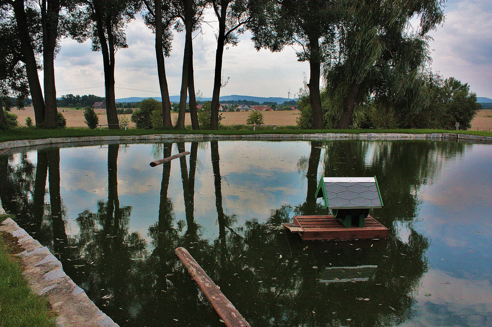 Dorfteich von Dürrwicknitz mit Blick auf Panschwitz-Kuckau